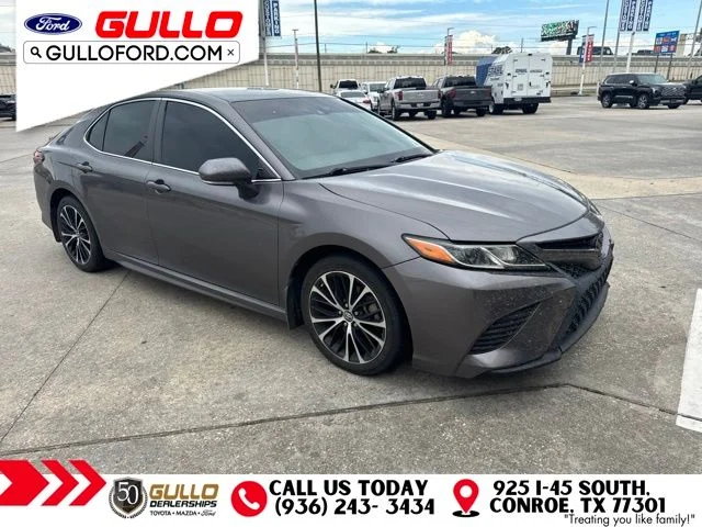 Used 2018 Gray Toyota SE image 3