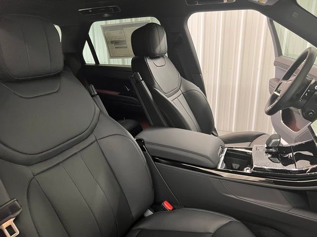 New 2025 Ostuni Pearl White Land Rover Dynamic SE image 18