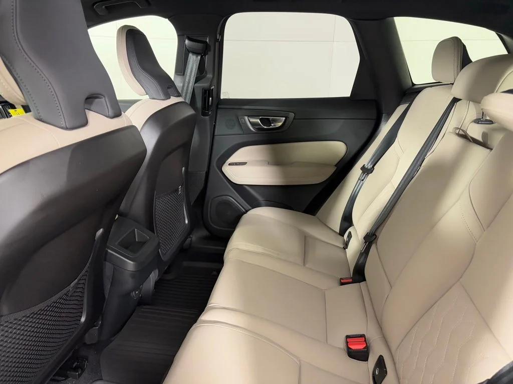 2026 Volvo XC60 Plus - Photo 37