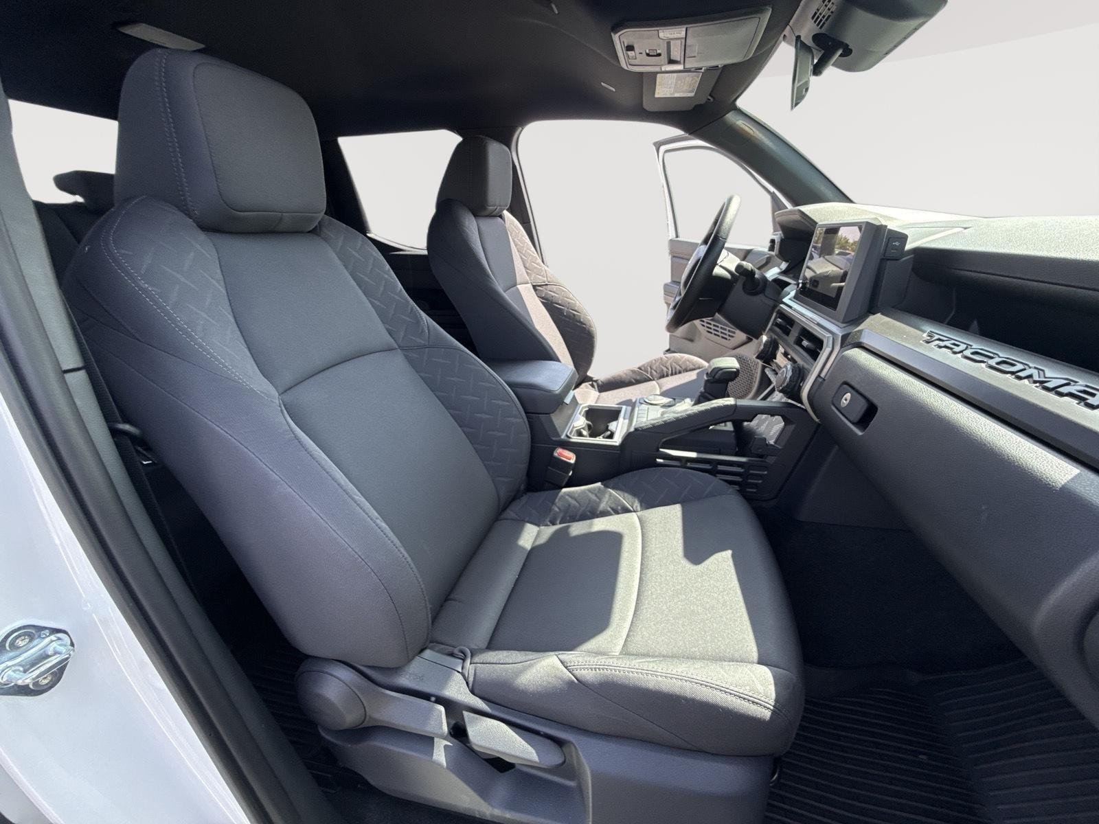 2025 Toyota Tacoma SR5 - Photo 26