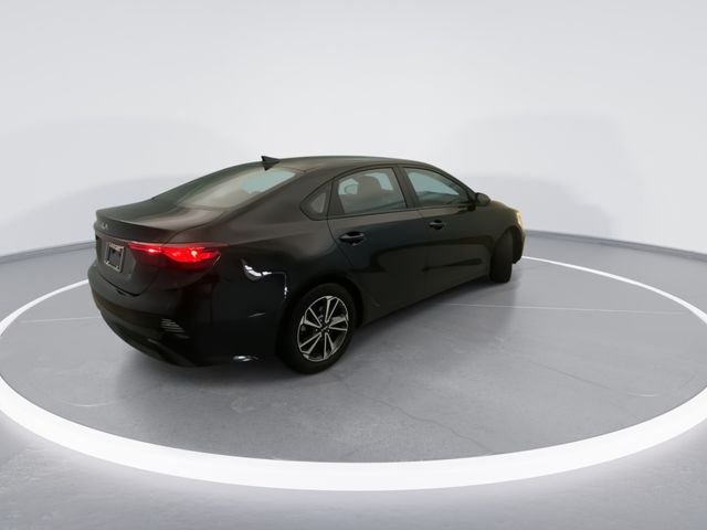Used 2023 Black Kia LXS image 6