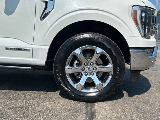 Used 2021 White Metallic Ford Lariat image 12