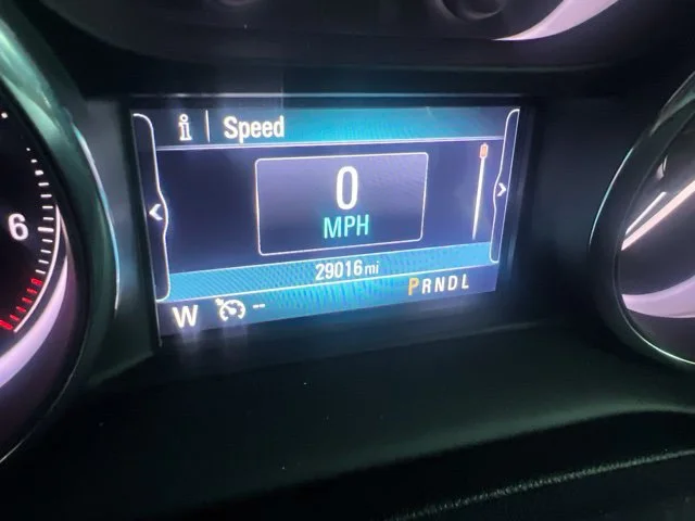 Used 2020 SUMMIT WHITE Buick Essence image 5