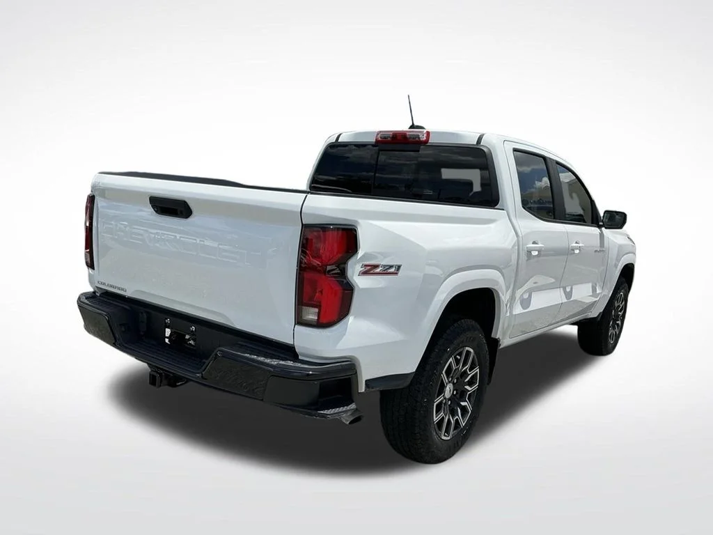Used 2023 White Chevrolet Z71 image 11