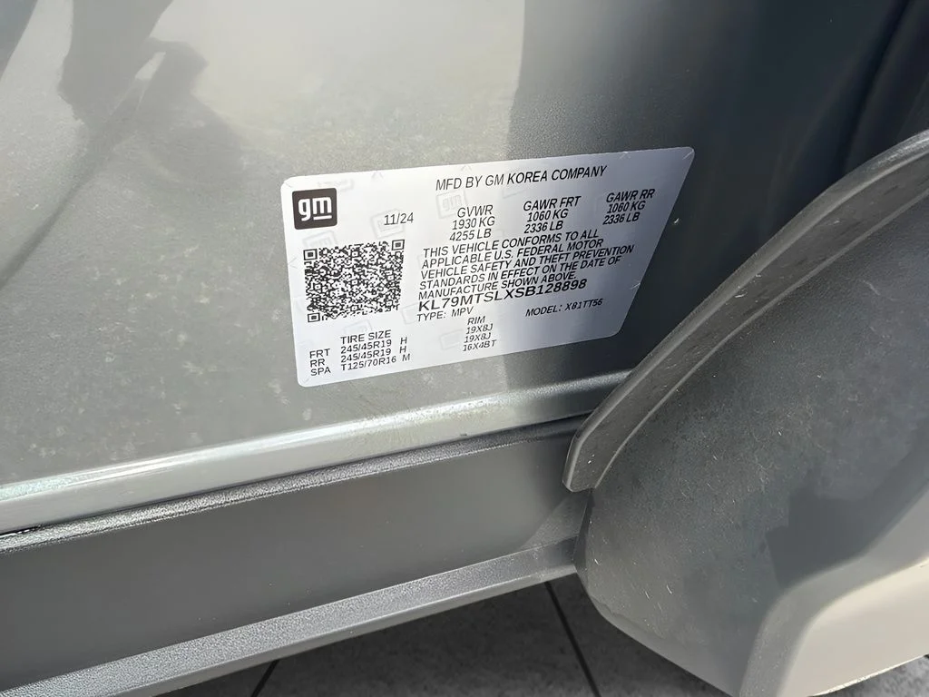 Used 2025 Gray Chevrolet RS image 24