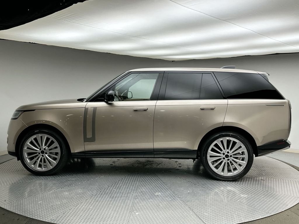 New 2026 Batumi Gold Premium Metallic Land Rover SE image 2
