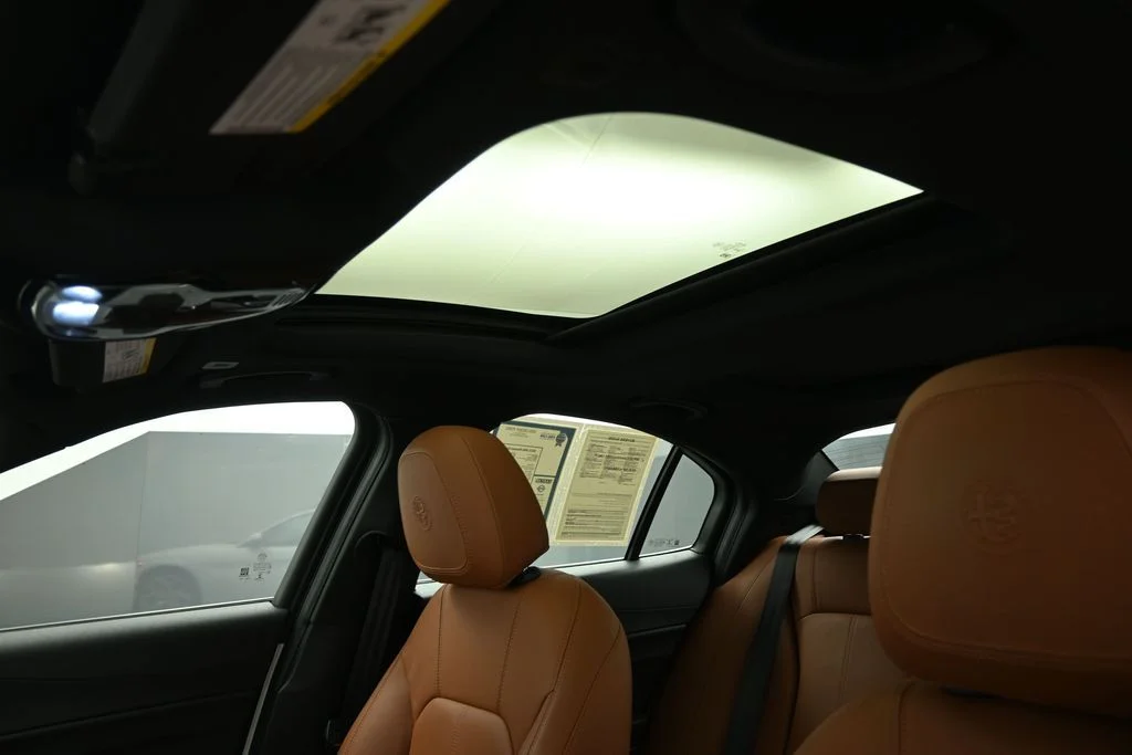 Used 2022 White Alfa Romeo Ti image 16