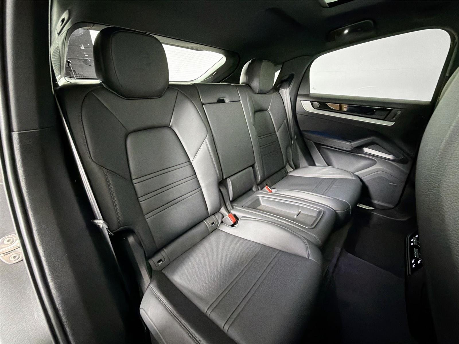 New 2025 Quartzite Grey Metallic Porsche Coupe image 27