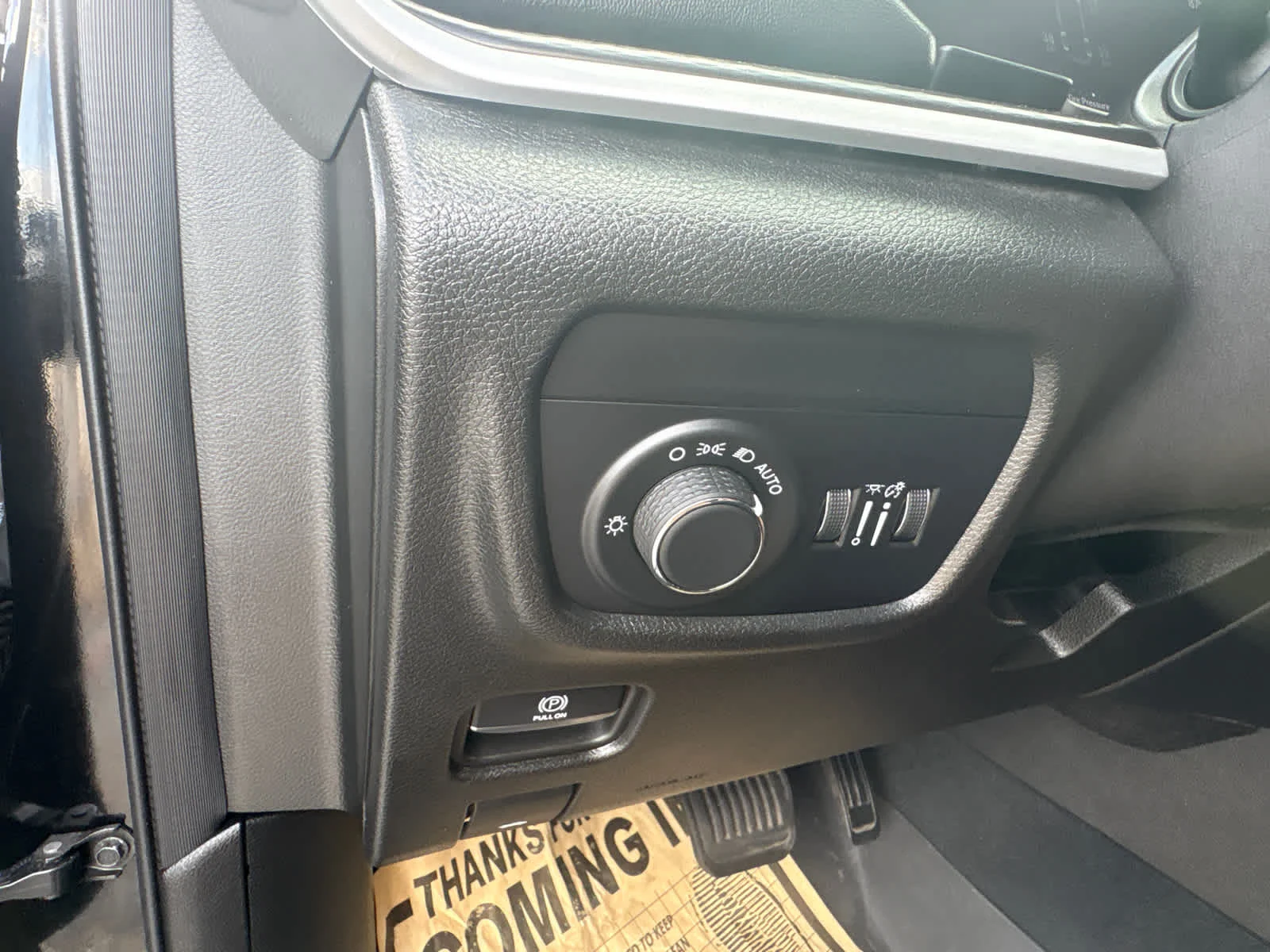 Used 2023 Diamond Black Crystal Pearlcoat Jeep Altitude X image 22
