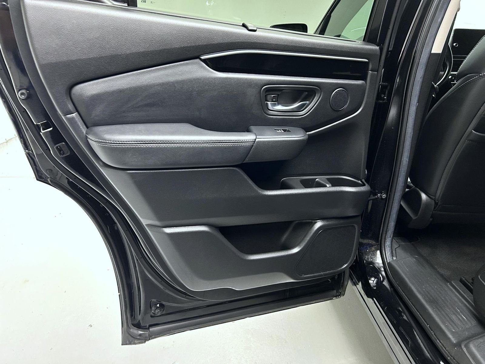 Used 2025 Black Honda EX-L image 21