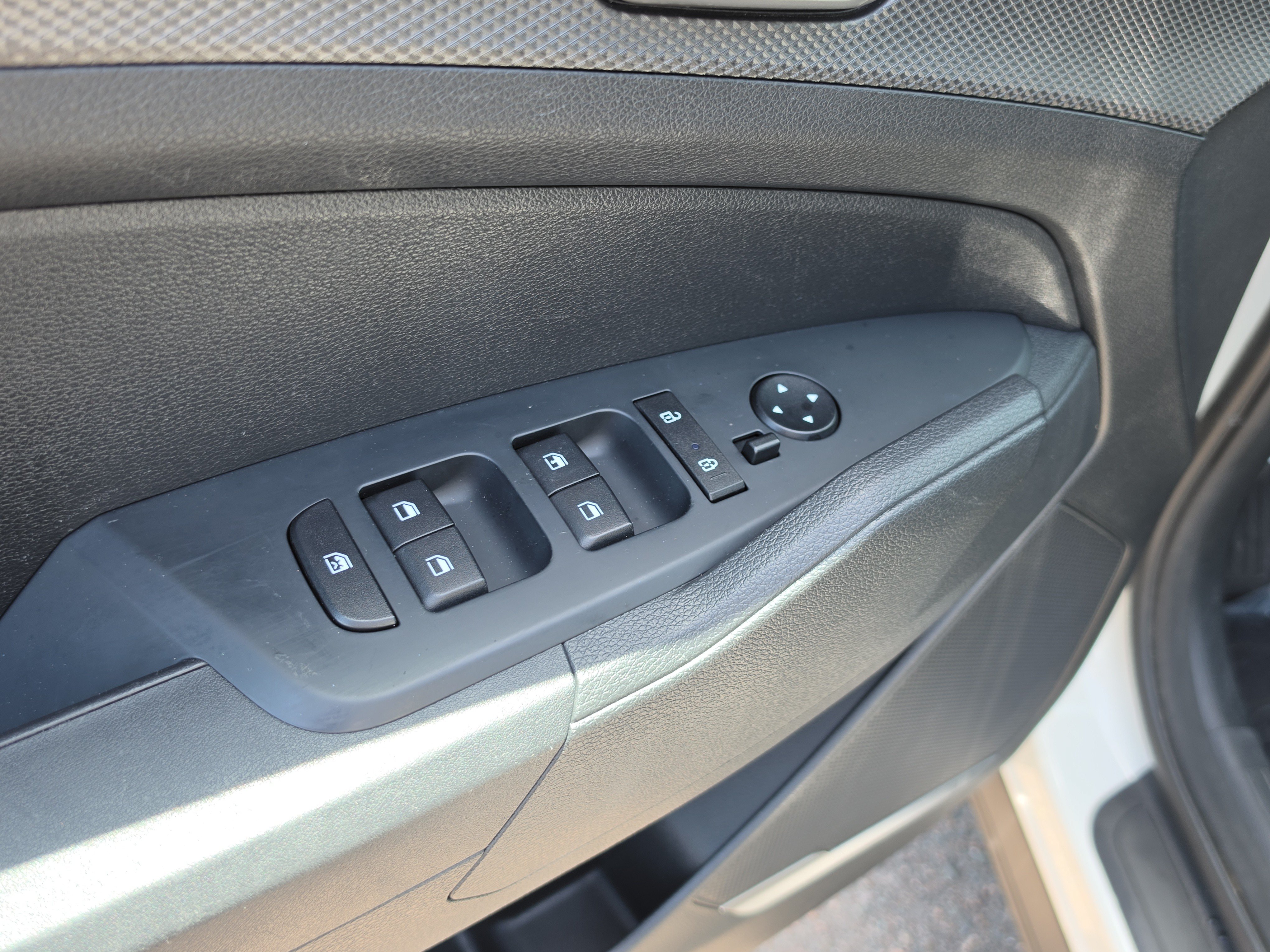 Certified Used 2023 Snow White Pearl Kia LX image 19