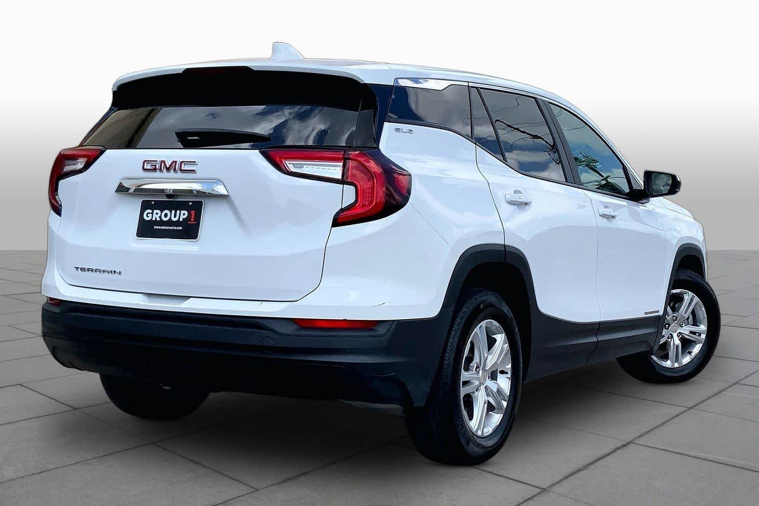 Used 2024 Summit White GMC SLE image 12
