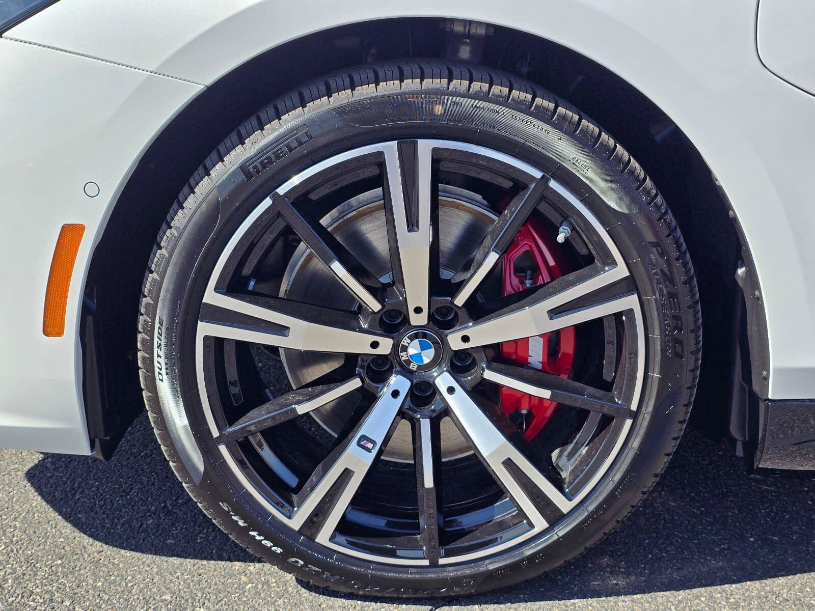 2026 BMW 5 Series 550e - Photo 8
