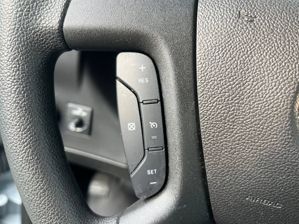 Used 2025 Summit White GMC Work Van image 18