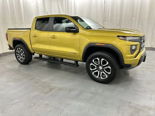 Used 2023  GMC AT4 image 1