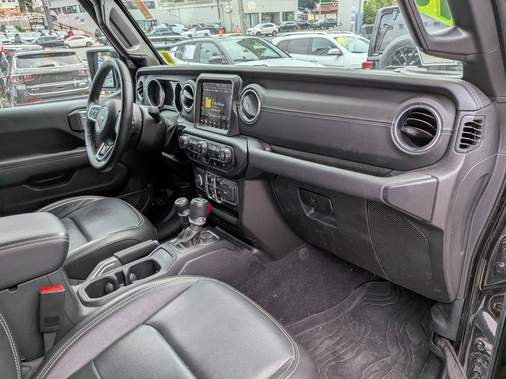 Used 2022 Black Jeep Unlimited Sahara image 27