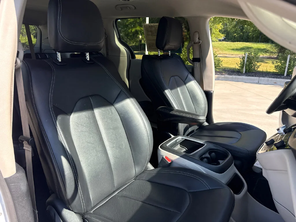 Used 2024 Bright White Clearcoat Chrysler Touring L image 35