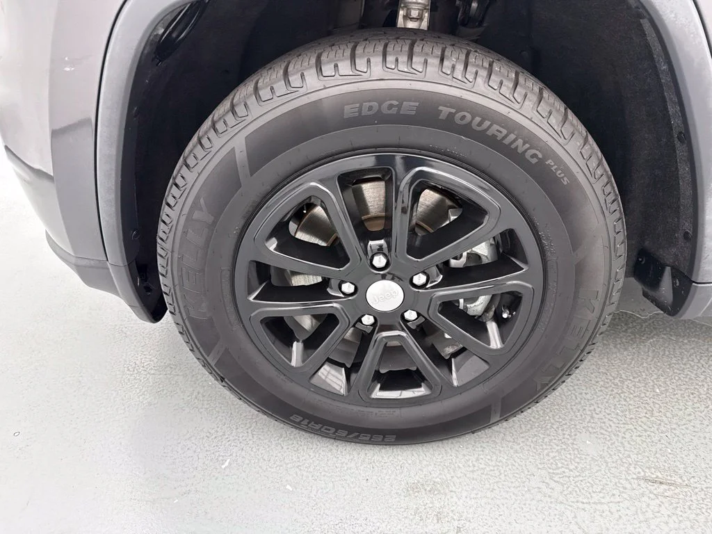 2021 Jeep Grand Cherokee LAREDO E SUV Slide 2