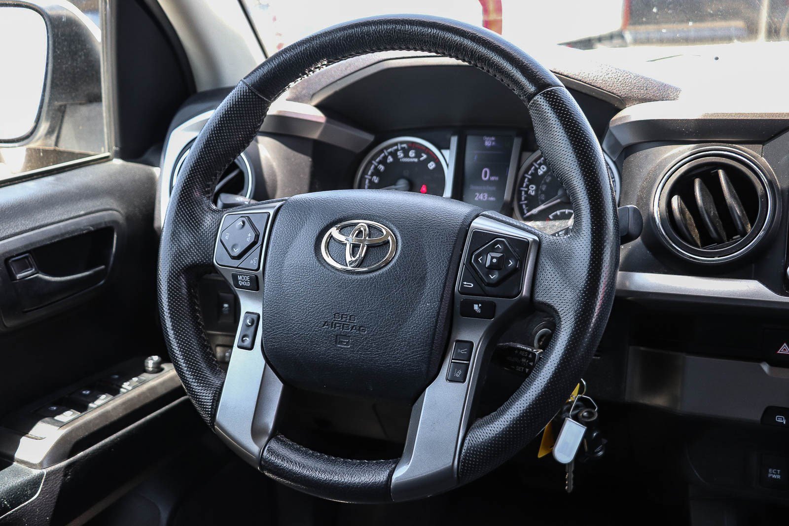 Used 2020 Super White Toyota SR5 image 14