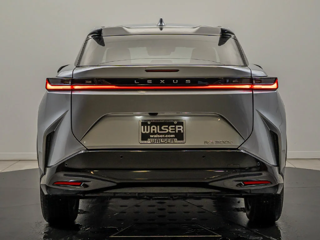 Certified Used 2024 IRIDIUM Lexus 300e Premium image 6
