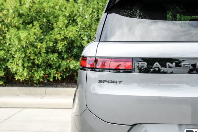 Used 2024  Land Rover Dynamic SE image 61