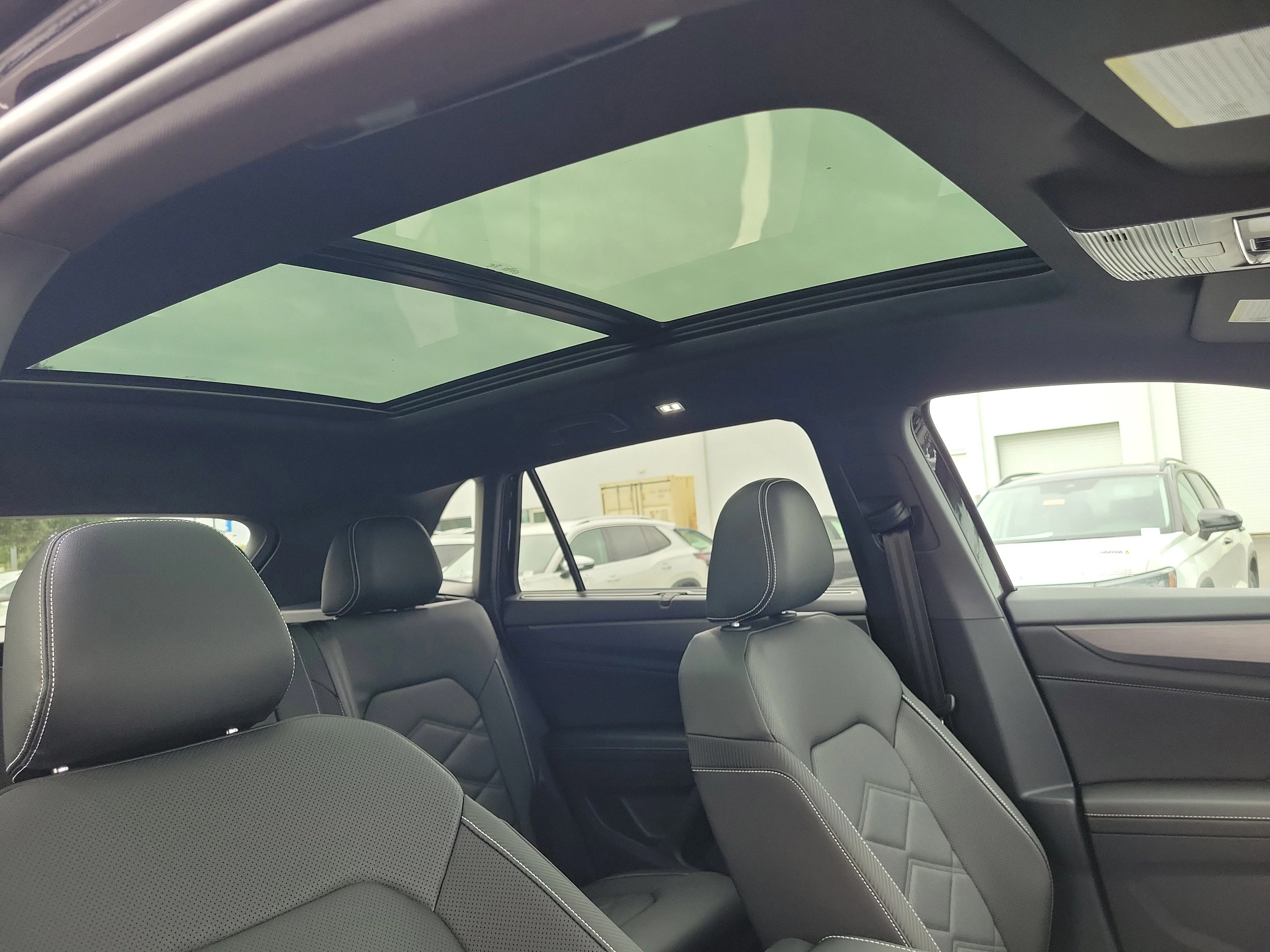 New 2026 Black Volkswagen 2.0T SE w/Technology image 11