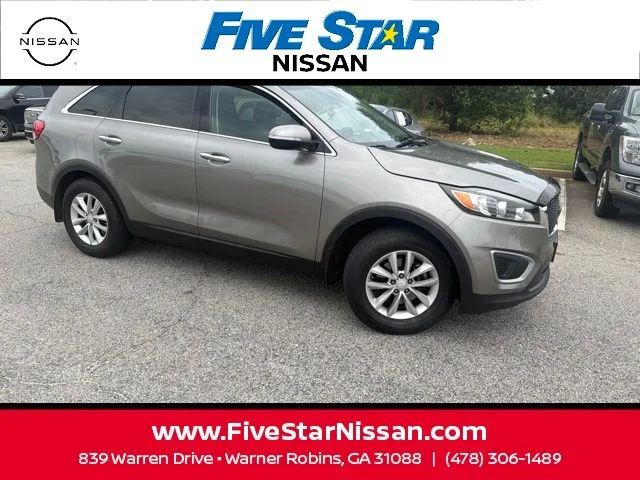 Used 2018 Silver Kia LX image 7