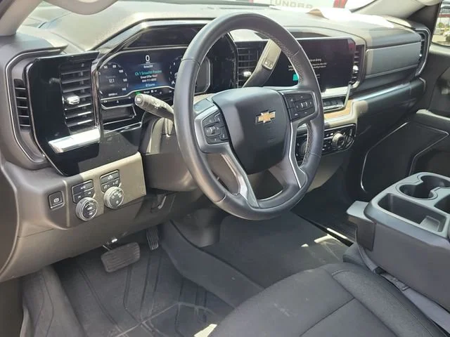 2023 Chevrolet Silverado 1500 LT - Photo 18