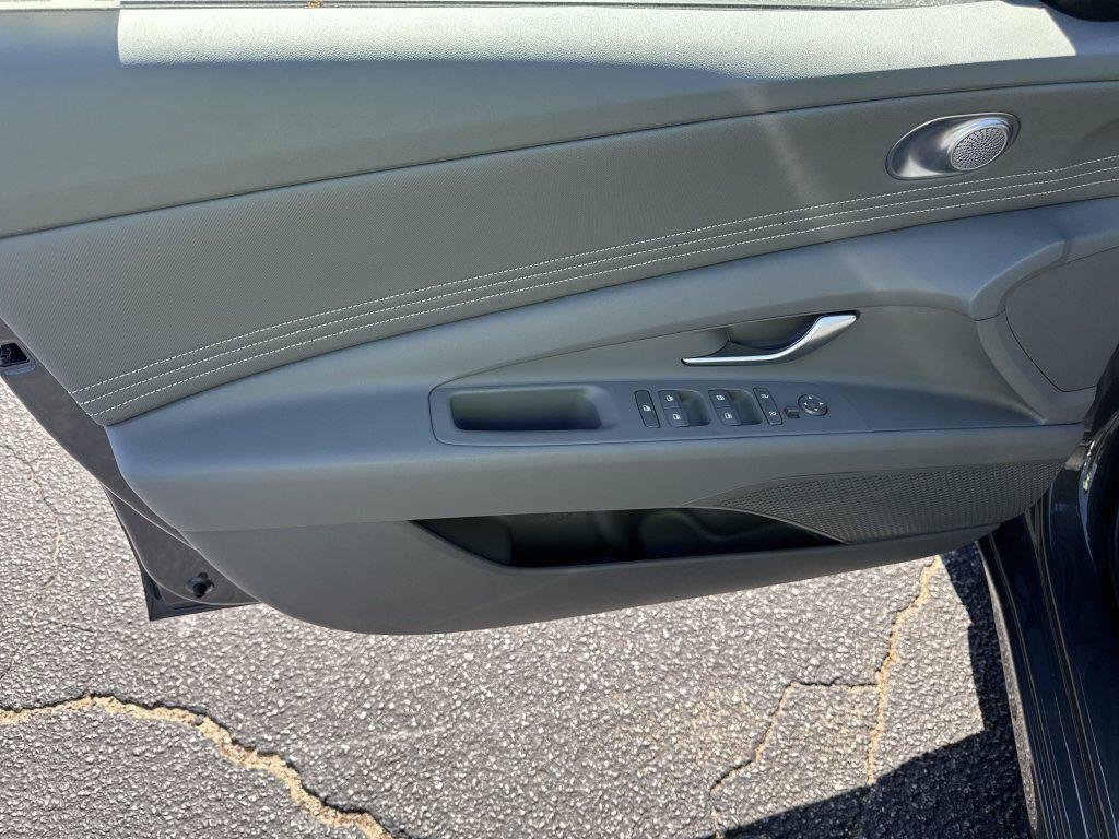 New 2025 Gray Hyundai SEL Convenience image 10
