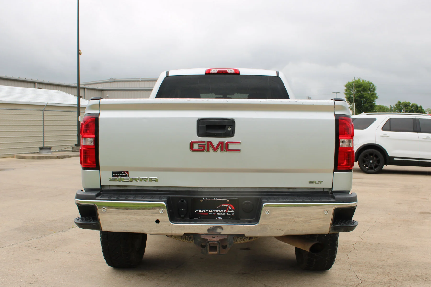 Used 2017 Quicksilver Metallic GMC 4WD Crew Cab 153.7 SLT image 32