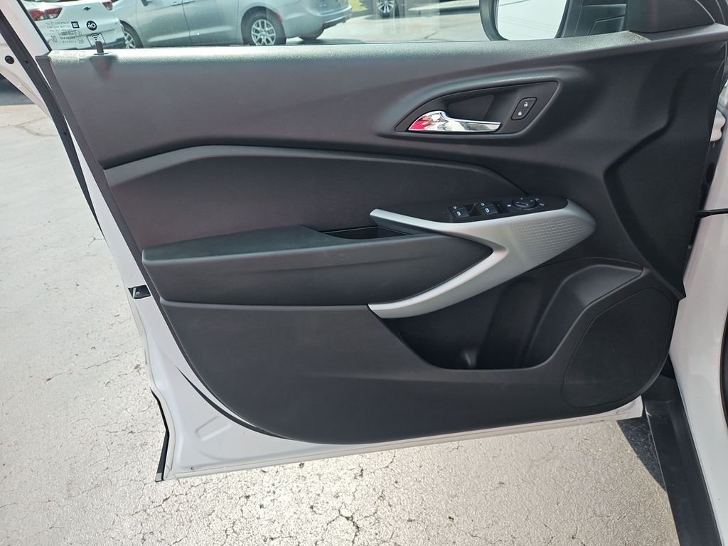 Used 2025 White Chevrolet 1RS image 12