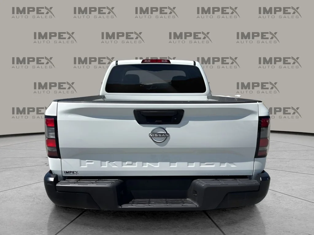 Used 2022 White Nissan S image 4