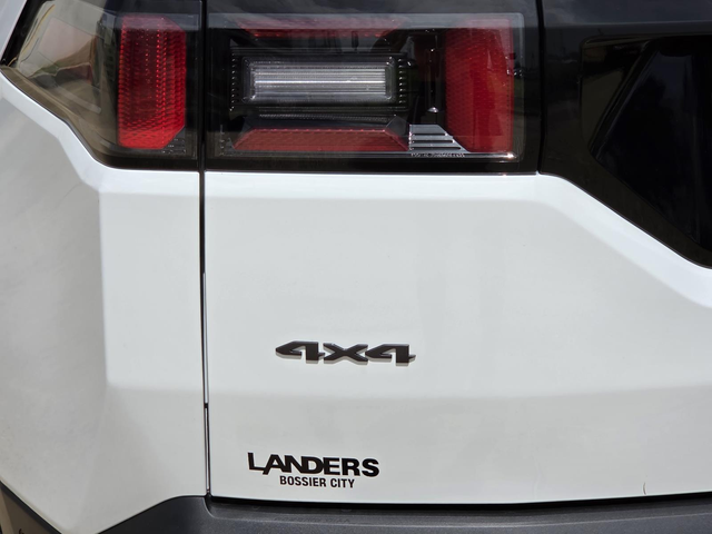 New 2026 Bright White Clear-Coat Exterior Paint Jeep Overland image 26