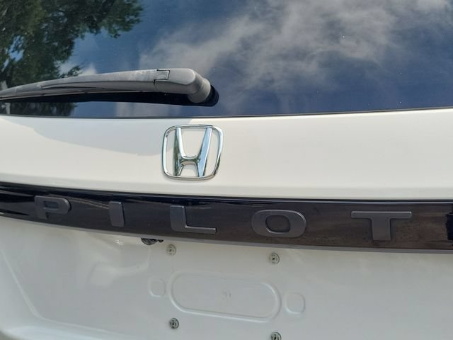 Certified Used 2025 Platinum White Pearl Honda AWD Elite image 8