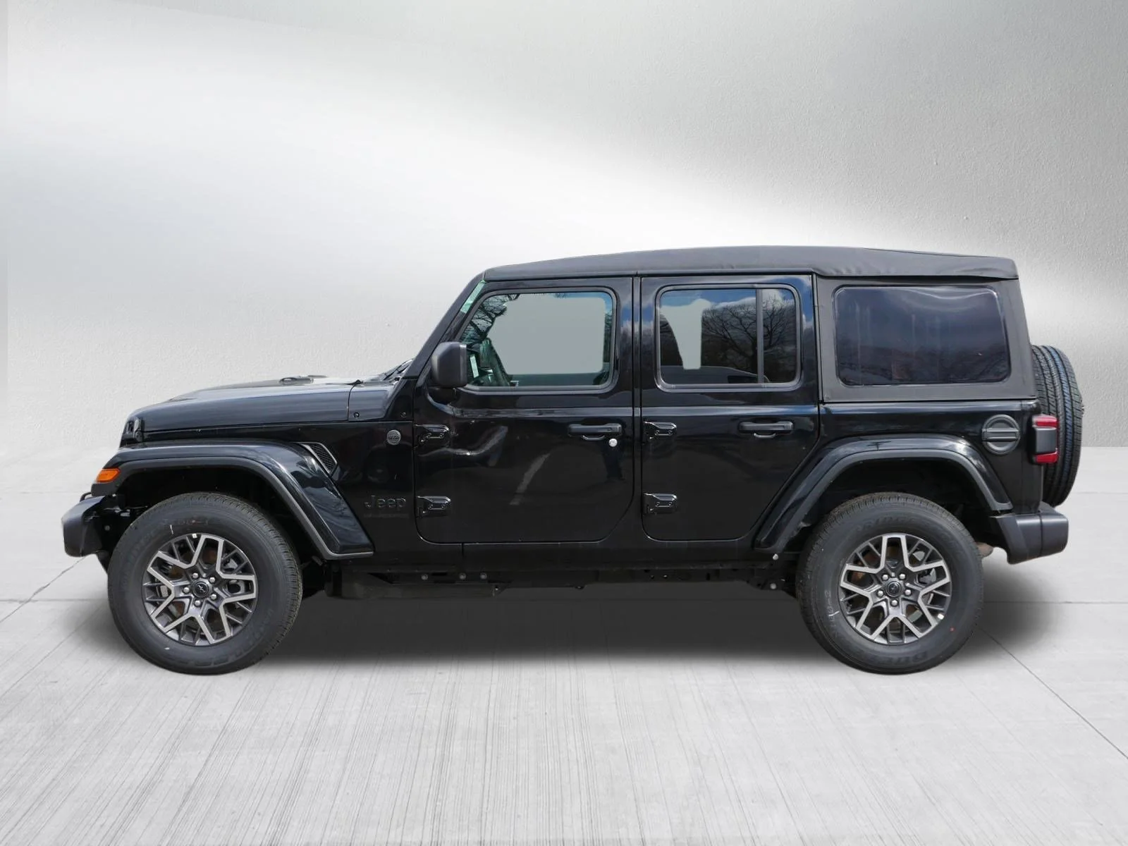 New 2026 Black Clear-Coat Exterior Paint Jeep Sahara image 4