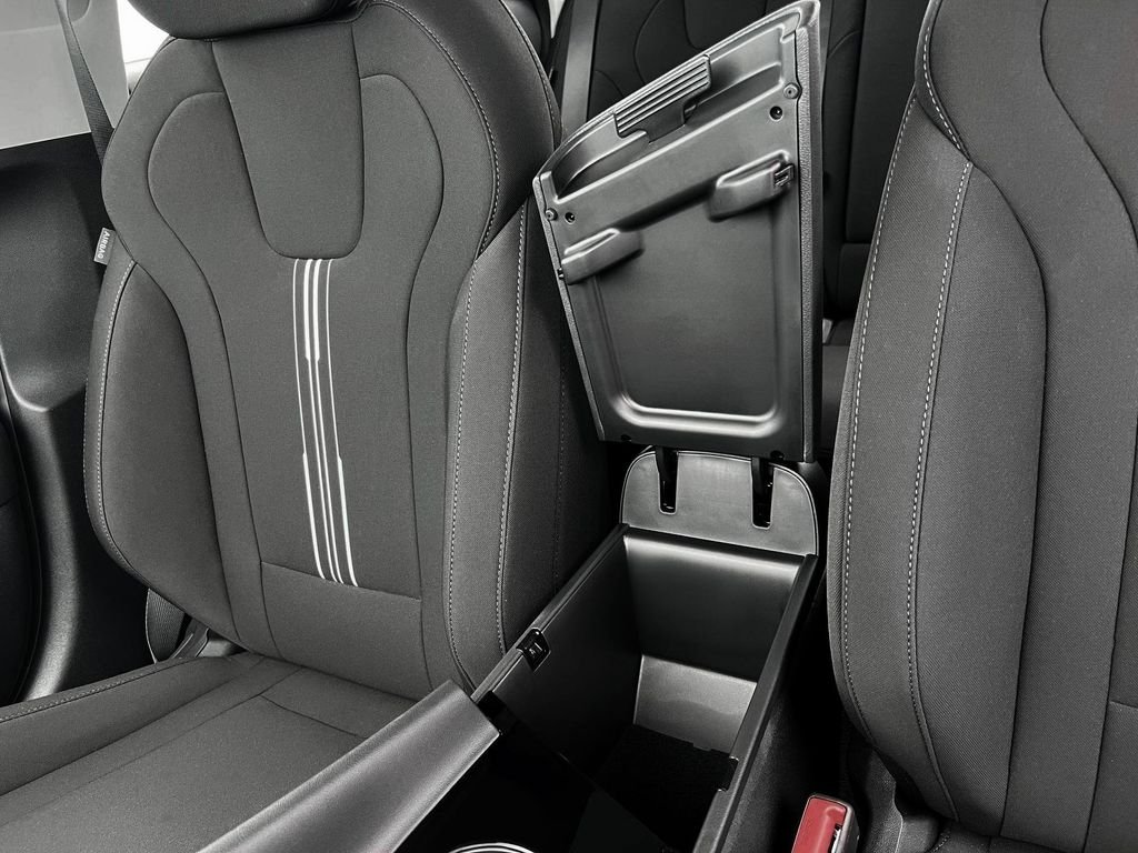 2025 Hyundai Elantra SEL - Photo 18