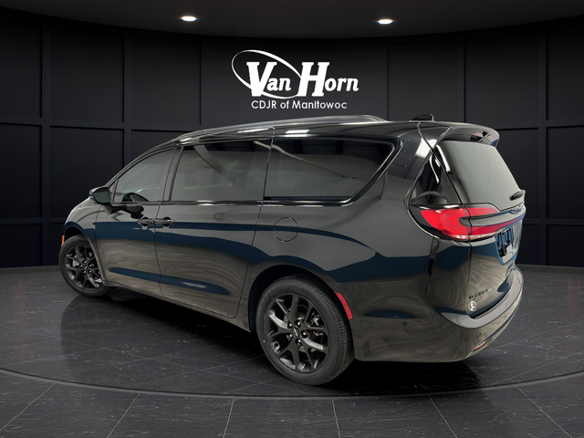 Used 2023 Brilliant Black Crystal Pearlcoat Chrysler Touring L image 5