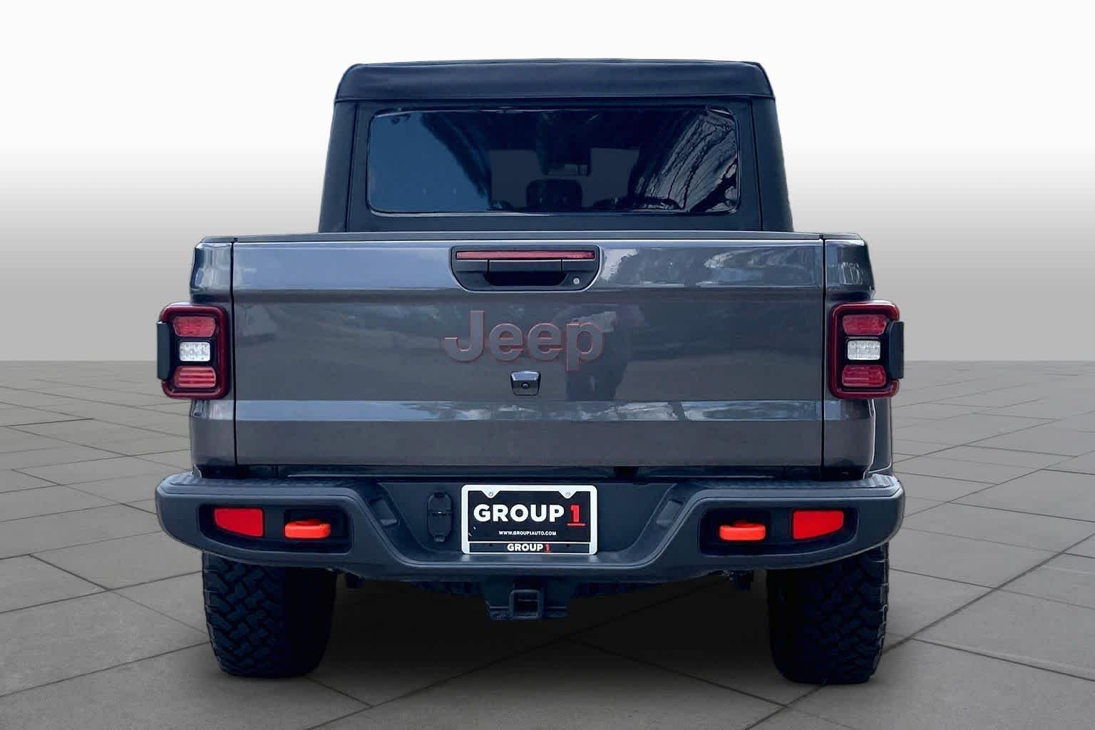 Used 2025 Granite Crystal Metallic Clearcoat Jeep Mojave image 5