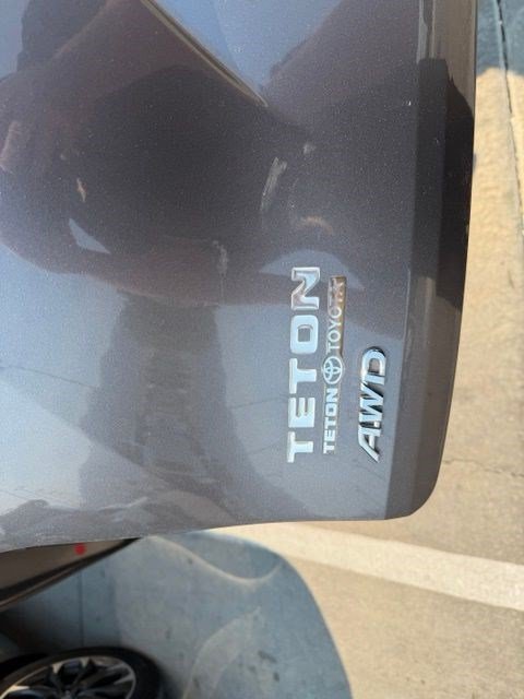 Used 2021 Silver Toyota XLE image 8