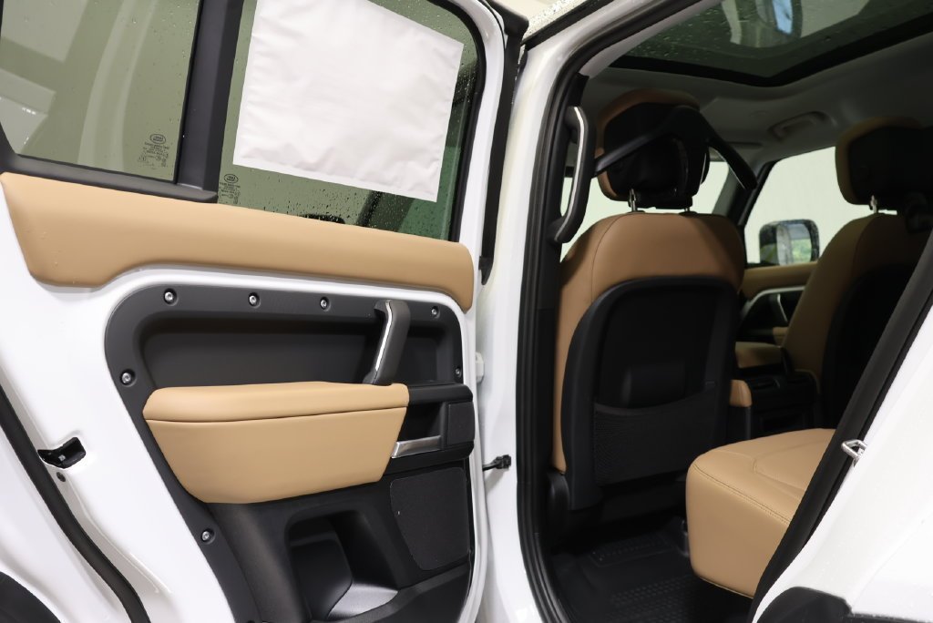 New 2026 Fuji White LAND ROVER S image 34