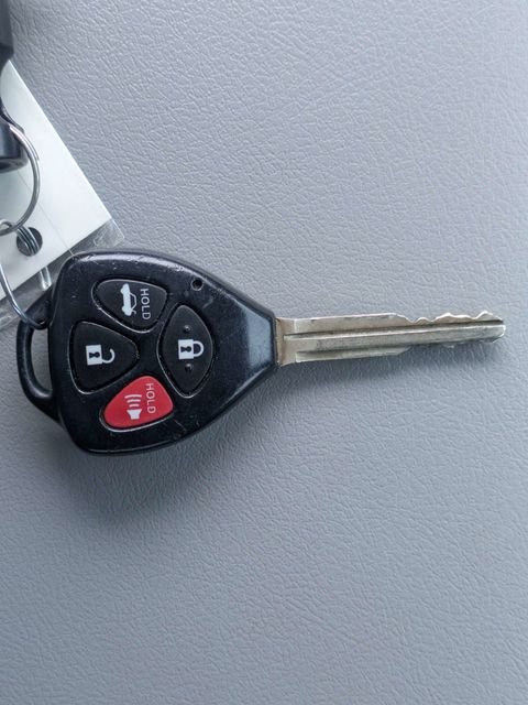 Used 2010  Toyota LE image 30