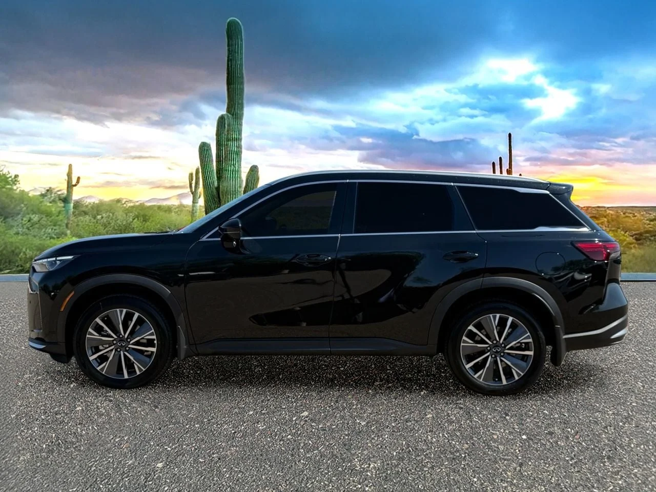 New 2027 MINERAL BLACK INFINITI Luxe FWD image 3