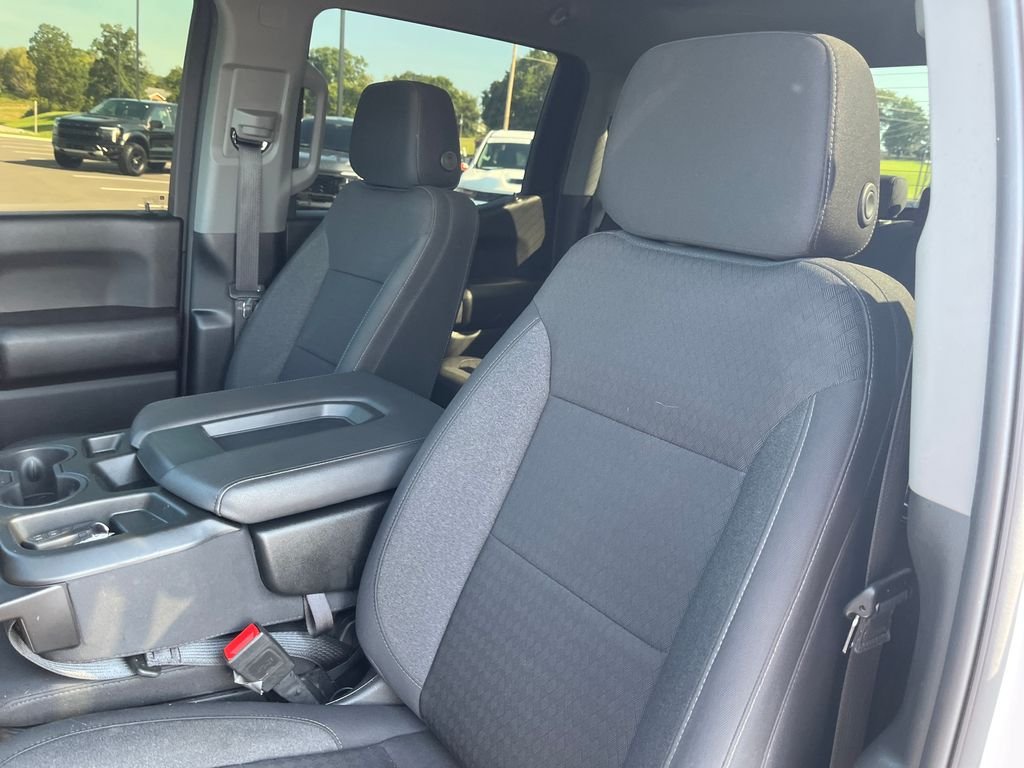 Used 2025 White Chevrolet Custom image 13