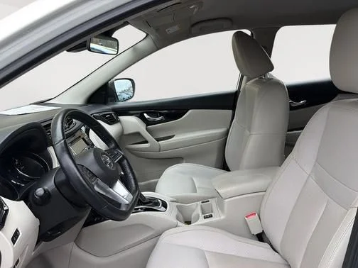 Certified Used 2022 White Nissan SL image 9