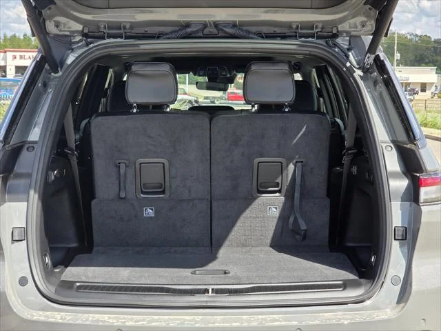 New 2027 Sting-Gray Clear-Coat Paint Jeep Laredo Altitude image 6