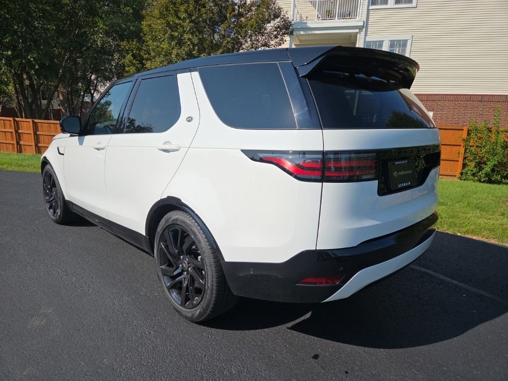 Used 2025 Fuji White Land Rover Dynamic SE image 3