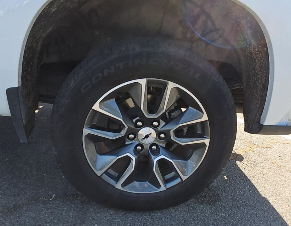 Used 2023 White Chevrolet RST image 13