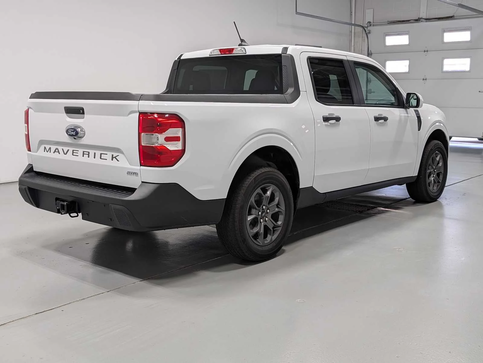 Used 2023 Oxford White Ford XLT image 5