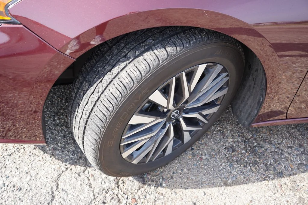 Used 2024 Red Nissan 2.5 SV image 13
