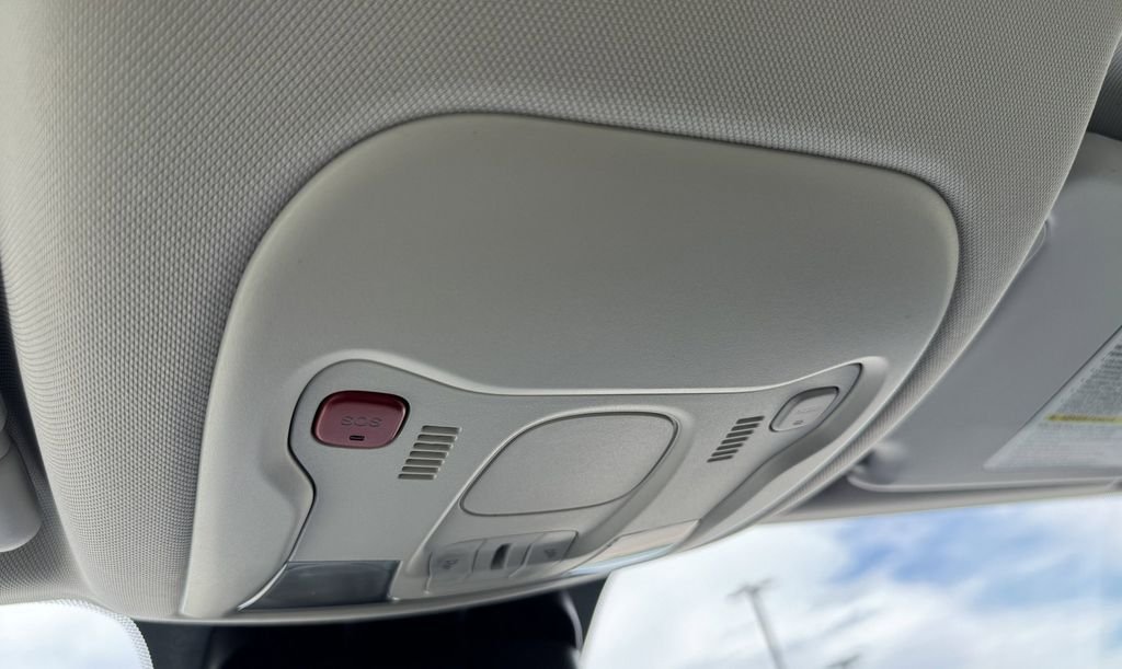 Used 2018 Gray Jeep Latitude image 24